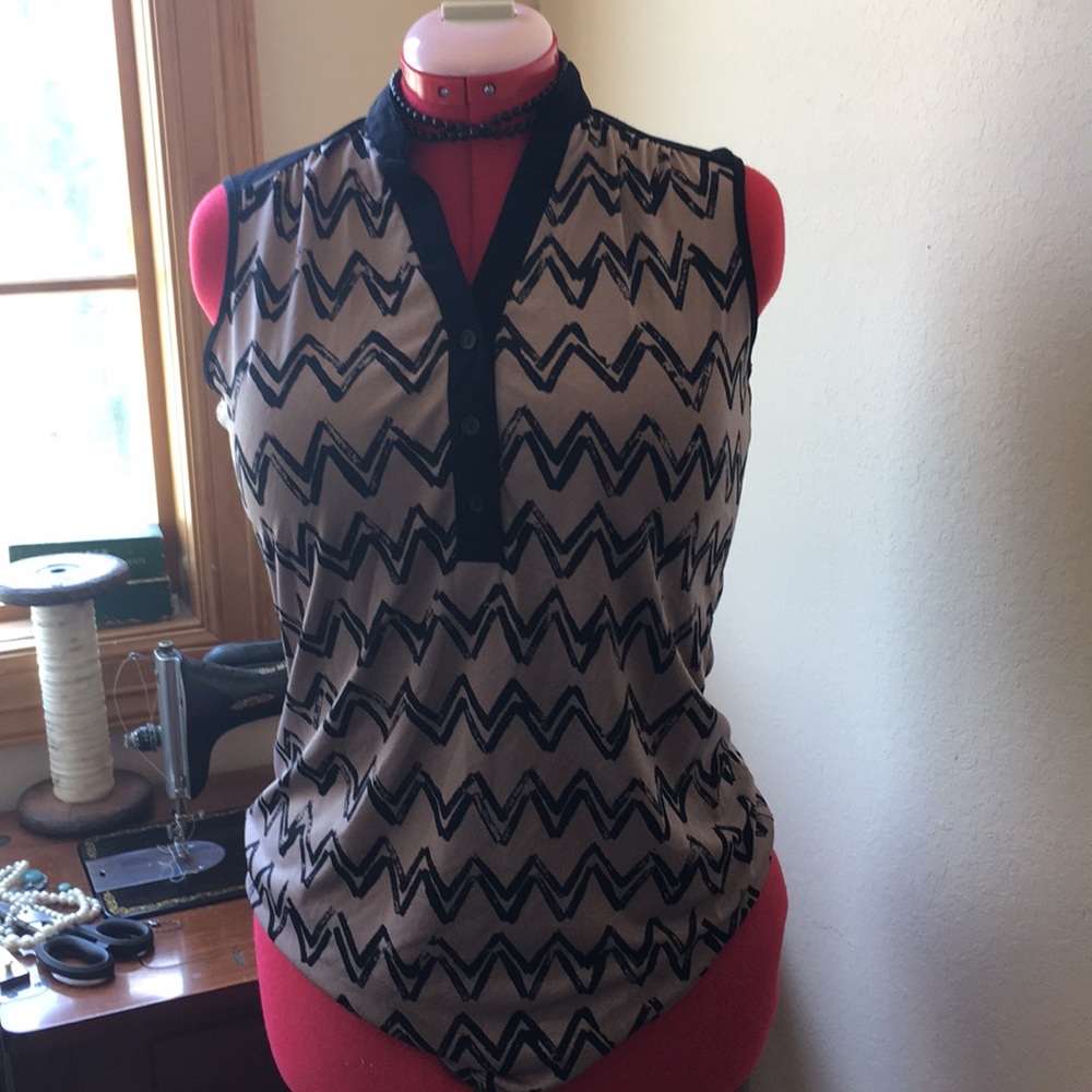 Chevron sleeveless top